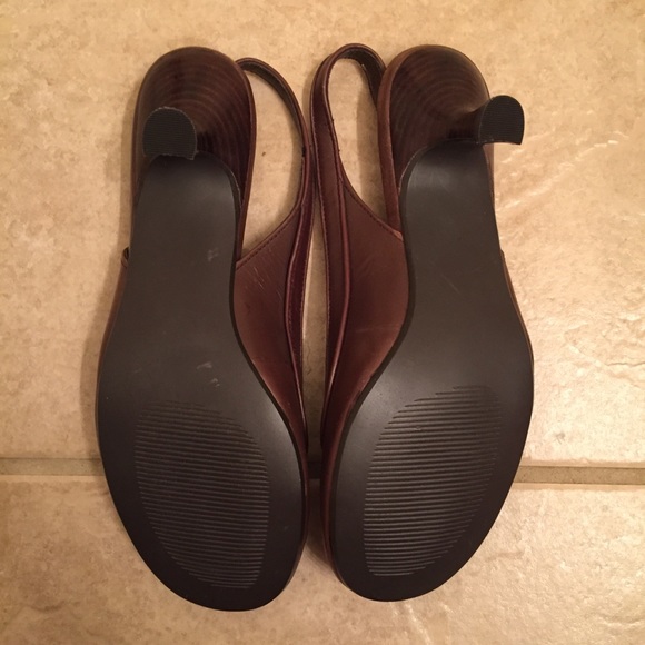 NWOT Steve Madden Brown Heels - Picture 4 of 6